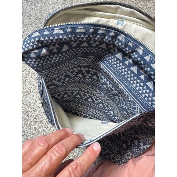 NEW! TOMS Trekker Tribal Geo Canvas Backpack in Navy Blue, Lots of pockets! - Picture 9 of 9